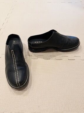 Cole Haan Pebbled Leather Slip-on Mules Contrast Stitching Size 7.5